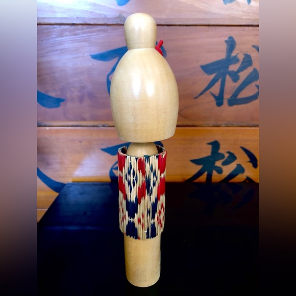 Japanese Wooden & Bamboo Kokeshi doll - Picture 3 of 3